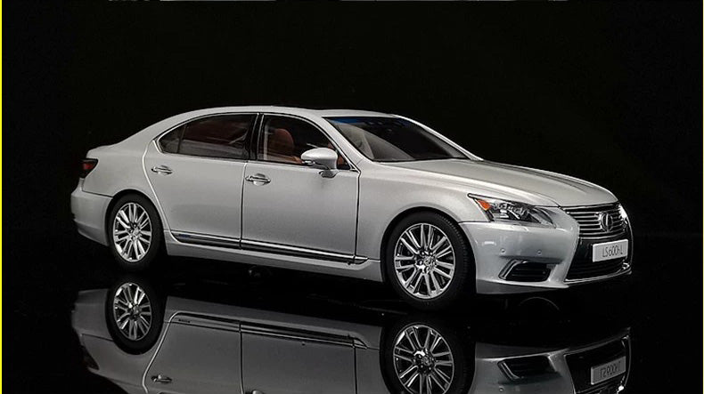 AUTOart Lexus LS600hL 1:18 Diecast Model Car