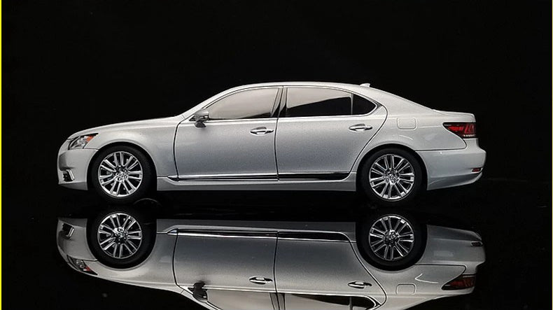AUTOart Lexus LS600hL 1:18 Diecast Model Car
