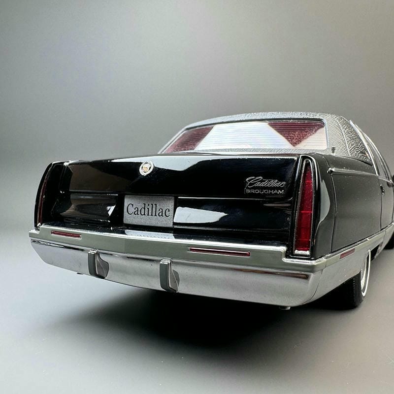Xiaoguang 1:18 Cadillac Wood Die-Cast Model Car