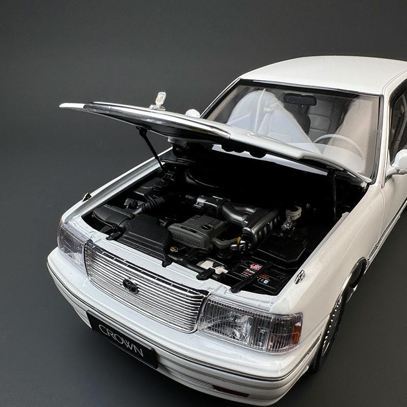 1:18 Scale Toyota Crown 155 Diecast Model Car – Alloy Build with Opening Doors, Hood, Trunk &amp; Functional Steering