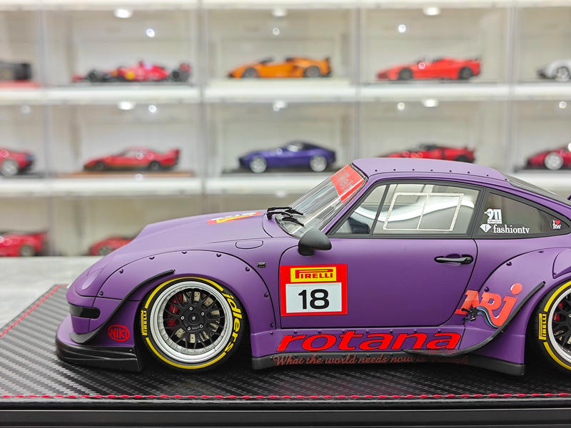 Ignition Porsche RWB 993 with Figure 1:18 Resin Model Car – IG4042