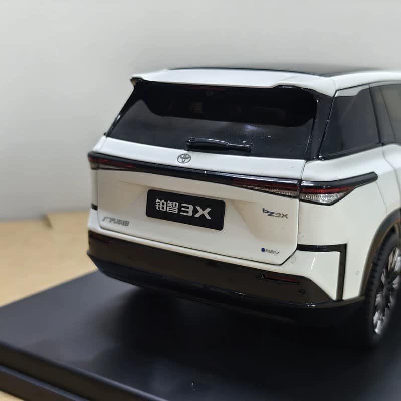 Official 1:18 GAC Toyota bZ3X Diecast Model Car – Alloy New Energy SUV Collector