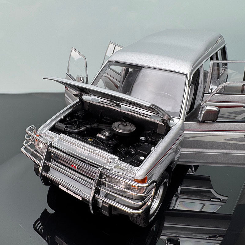 Limited Edition Mitsubishi Pajero Diecast Model – 1:18 Scale Collectible