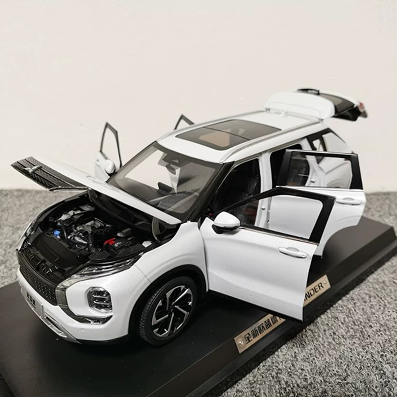 Official 1:18 Mitsubishi Outlander 2023 Diecast Model Car