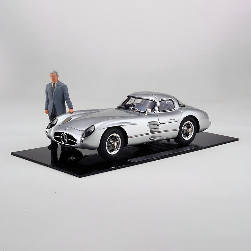 CMC 1:18 Mercedes-Benz 300 SLR Uhlenhaut Coupé 1955 Diecast Car – Silver M-246 Puppet Version