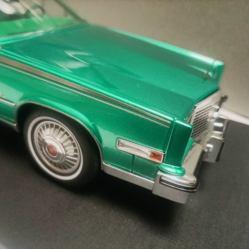 AMC 1:18 Cadillac Eldorado Biarritz 1980 Diecast Model