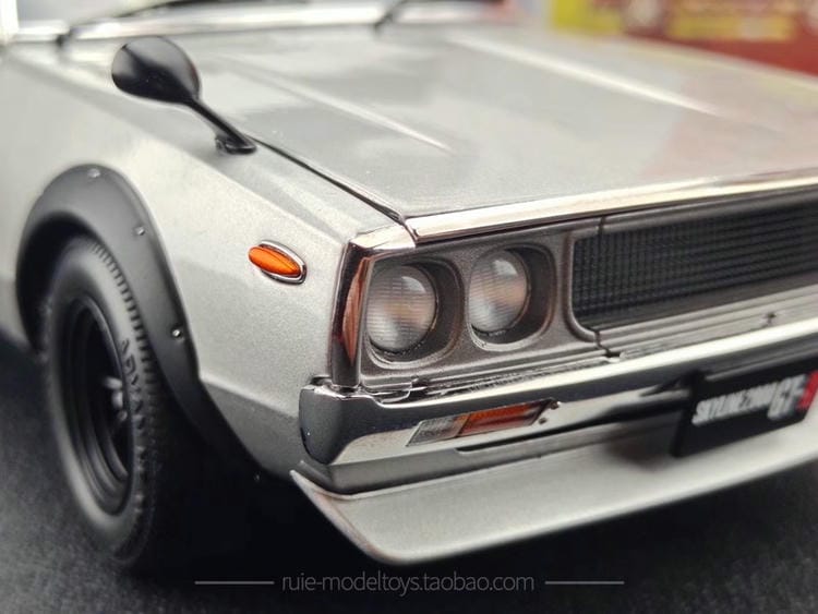 Kyosho 1:18 Die-Cast Model Car (Silver, Model No. 08255S)