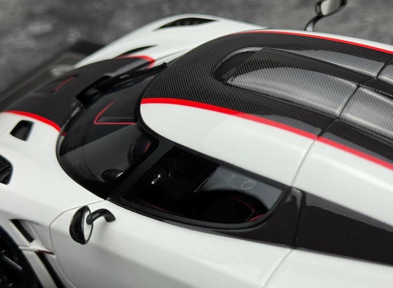 VMB 1:18 Koenigsegg ONE:1 Resin Model – White / Silver