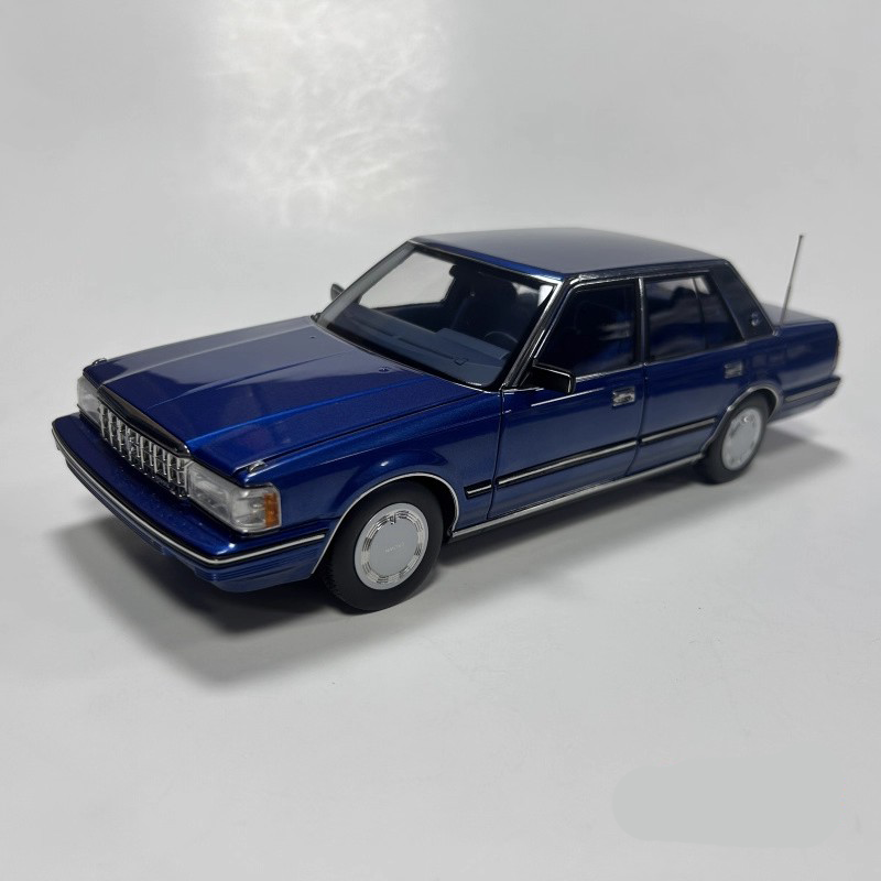 Xiao Guang 1:18 Toyota Crown MS122 Diecast Model Car