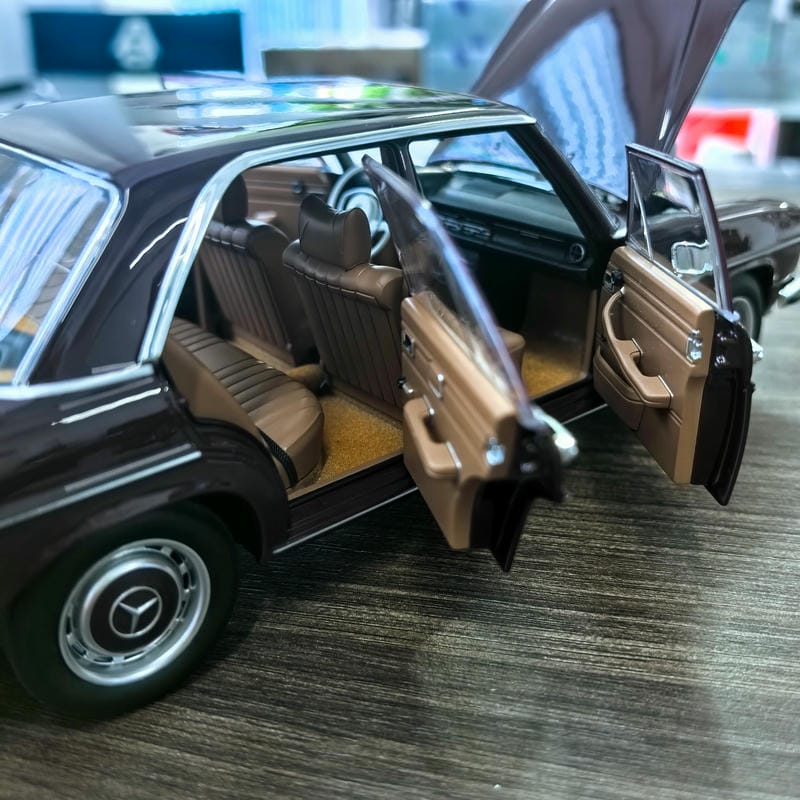 Norev Mercedes-Benz 200 (1968) 1:18 Diecast Model Car
