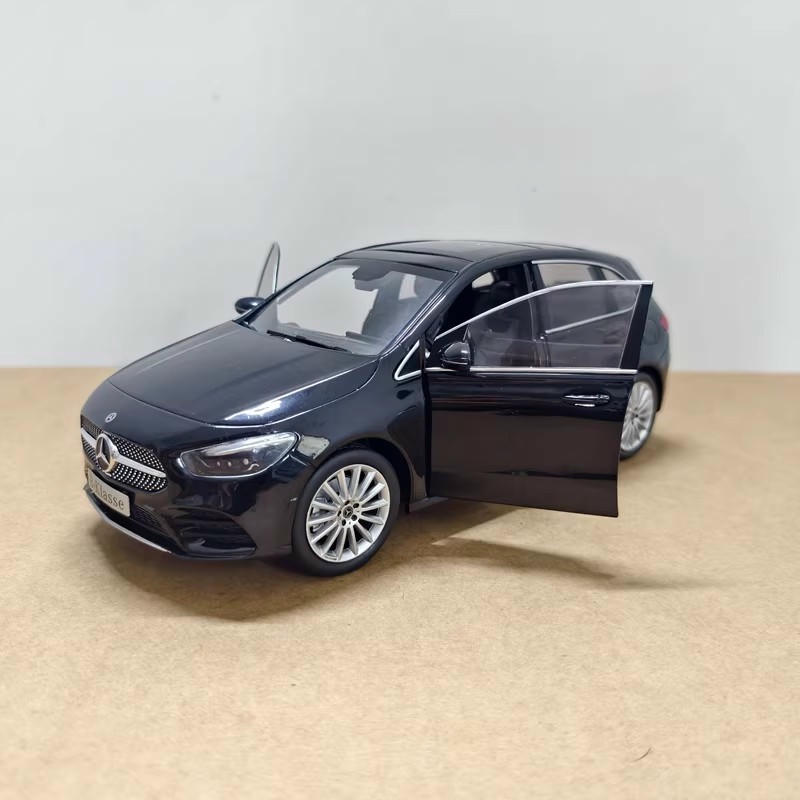 1:18 Mercedes-Benz B-Class MPV Diecast Model