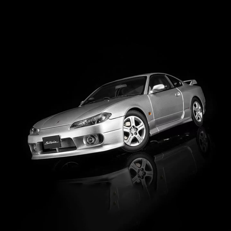 MOTORHELIX 1:18 Nissan Silvia S15 Spec-R Aero 1999 Diecast Model-JDM