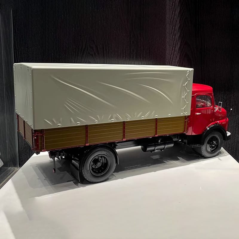 Schuco 1:18 Mercedes-Benz L911 Truck 1952 Alloy Model Car