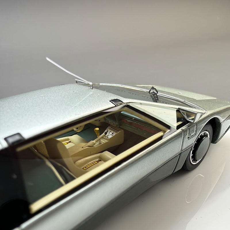 1:43 Aston Martin Bulldog Concept (1980) Resin Model Set