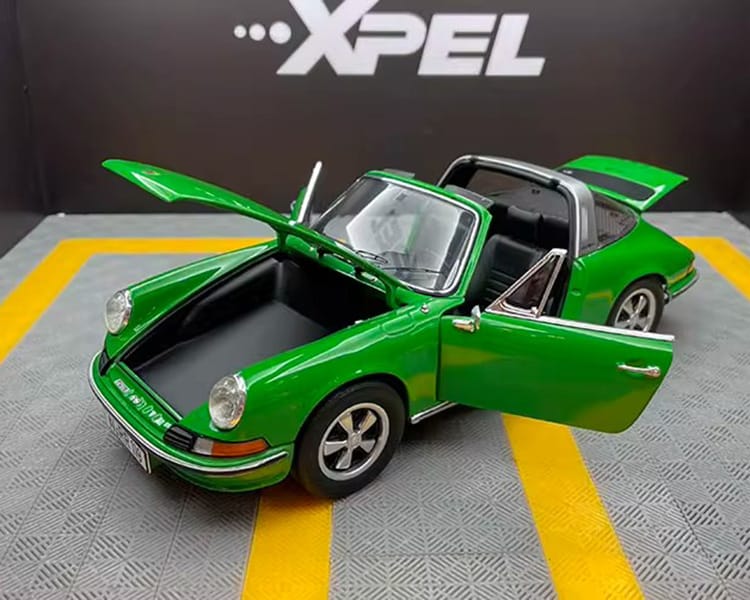 Schuco Porsche Cayman GT4 911 1:18 Diecast Model Car