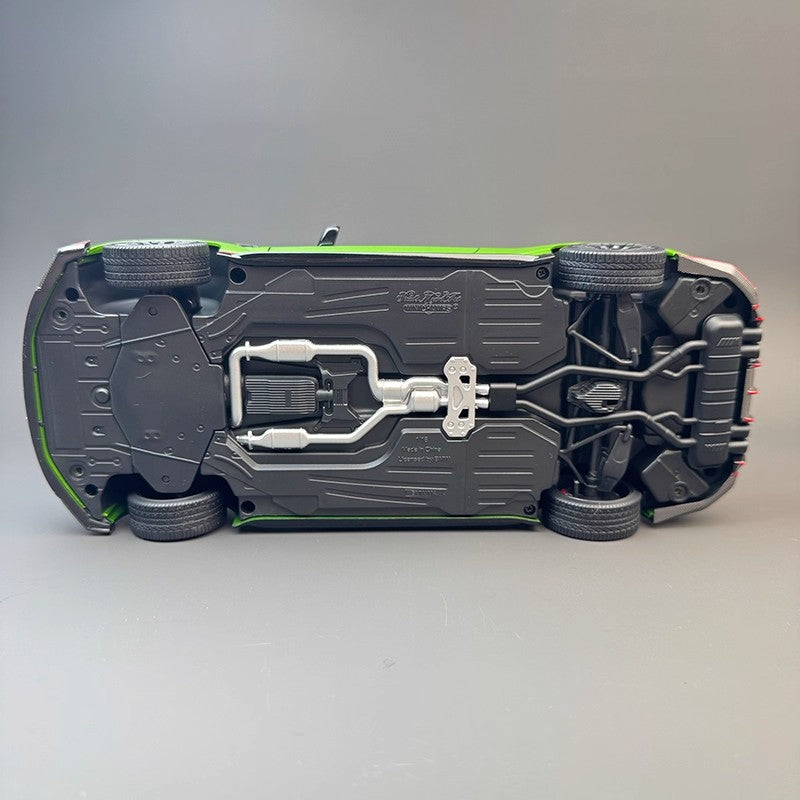 Minichamps 1:18 BMW M4 CSL G82 Diecast Model Car