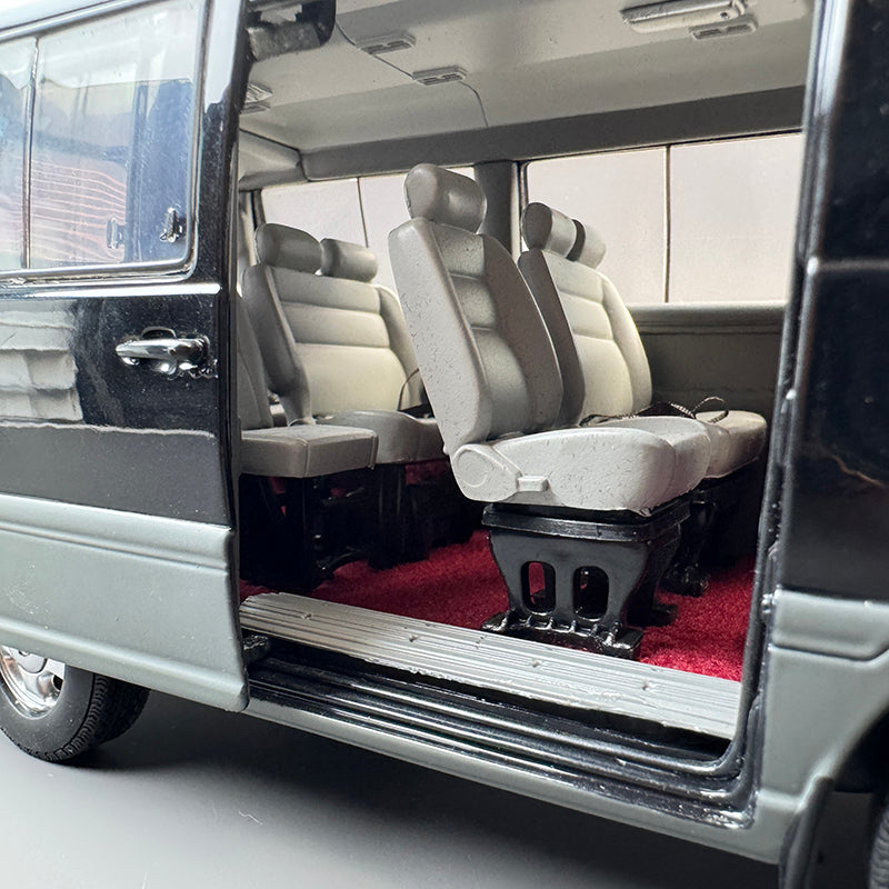 Original 1:24 Mercedes-Benz MB100 Business Van Alloy Model