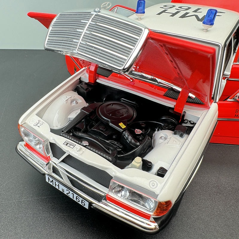 Norev 1:18 Scale Benz 200 (W123) Red & White Emergency Ambulance 183834 –  Diecast Model Collection