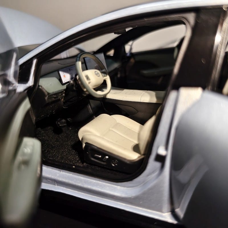 Dongfeng Nissan N7 1:18 Alloy Diecast Model Car