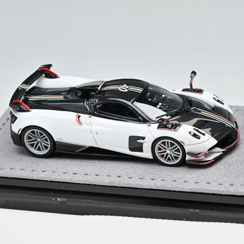 DMH 1:64 Pagani Huayra Roadster Resin Model