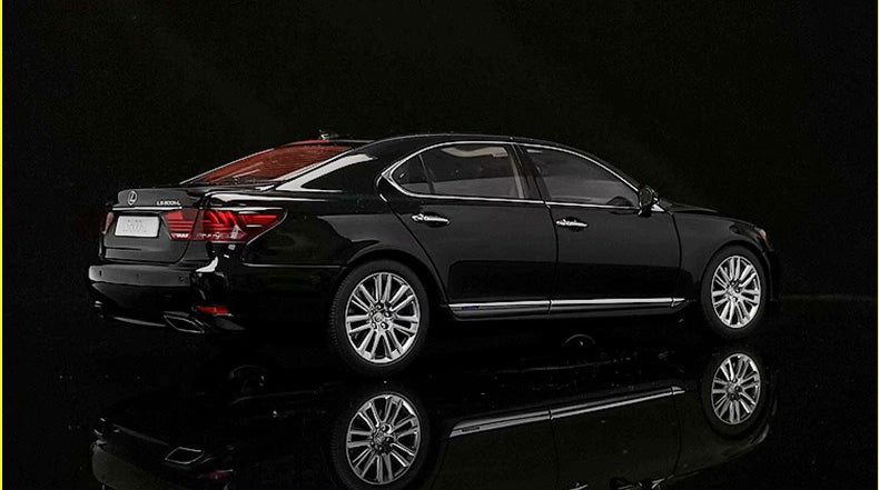 AUTOart Lexus LS600hL 1:18 Diecast Model Car