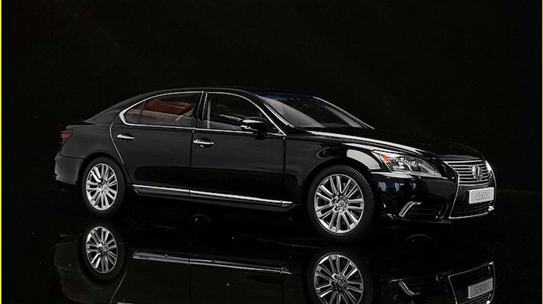 AUTOart Lexus LS600hL 1:18 Diecast Model Car