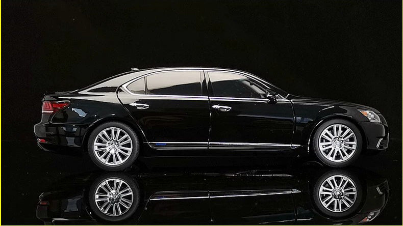AUTOart Lexus LS600hL 1:18 Diecast Model Car