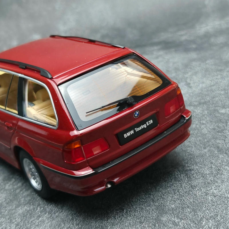 Triple9 1:18 BMW 5 Series Touring (E39) 1998 Diecast Model