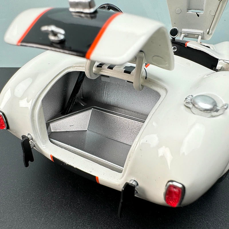 1:18 Shelby Cobra 427 S/C Diecast Model – White No. 91 Collector’s Edition