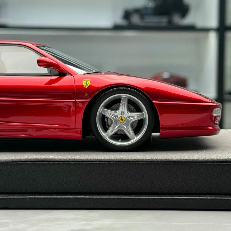 V8 Model 1:18 Ferrari F355 Resin Model Car
