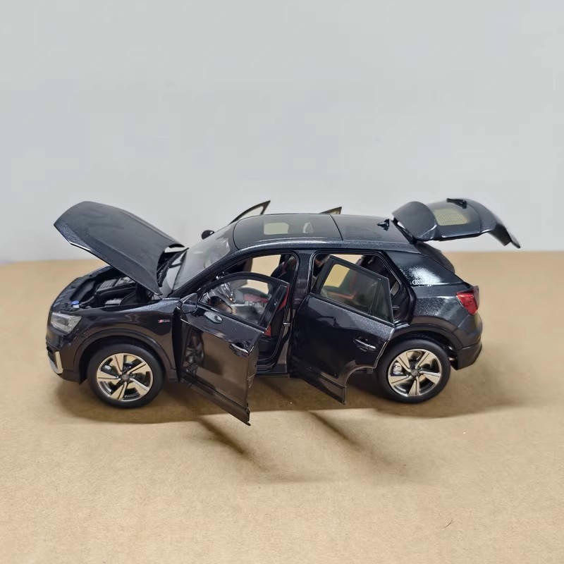 1:18 Audi Q2L Diecast Model Car