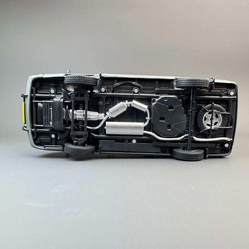 Original 1:24 Mercedes-Benz MB100 Business Van Alloy Model