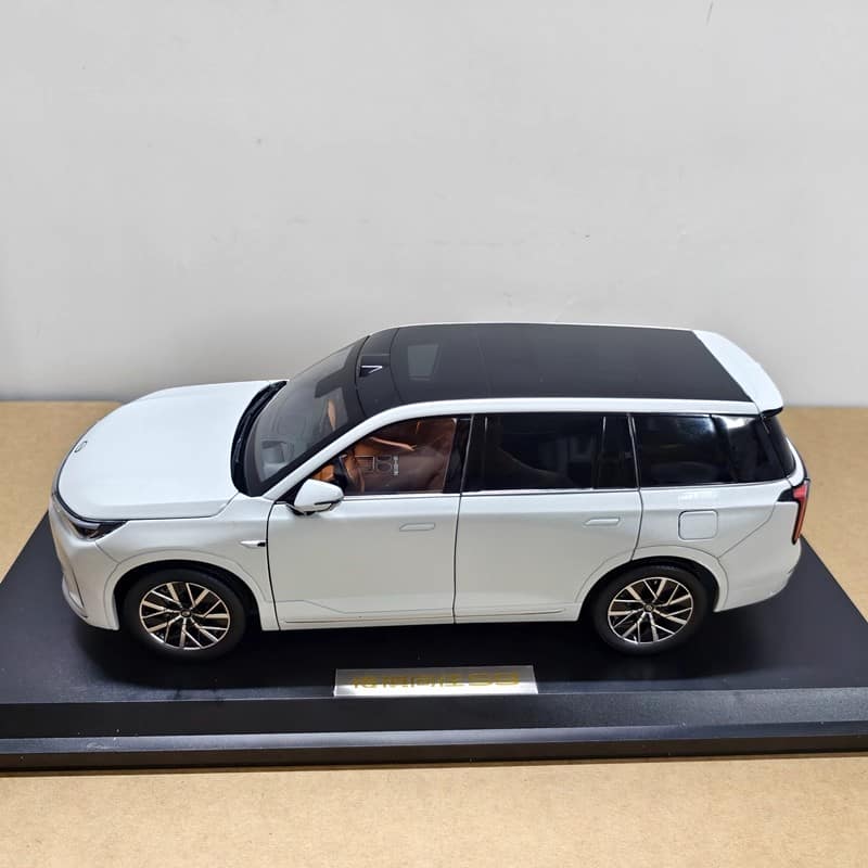 OEM GAC Trumpchi S9 1:18 Diecast Model Car
