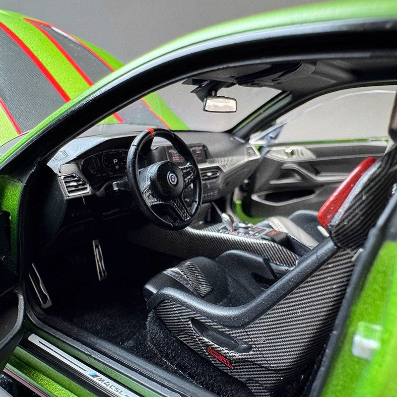 Minichamps 1:18 BMW M4 CSL G82 Diecast Model Car