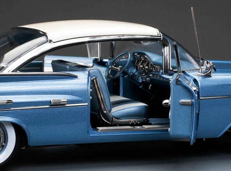 SunStar 1:18 1959 Pontiac Bonneville Platinum Edition Diecast Model