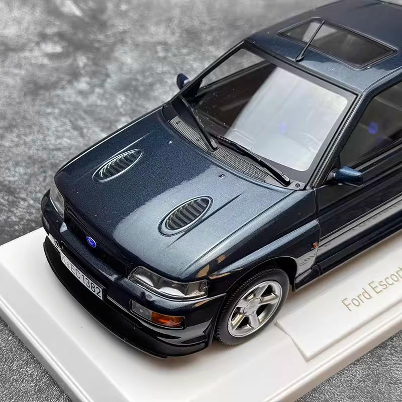 Norev 1:18 Ford Escort RS Cosworth 1992 Diecast Model Car