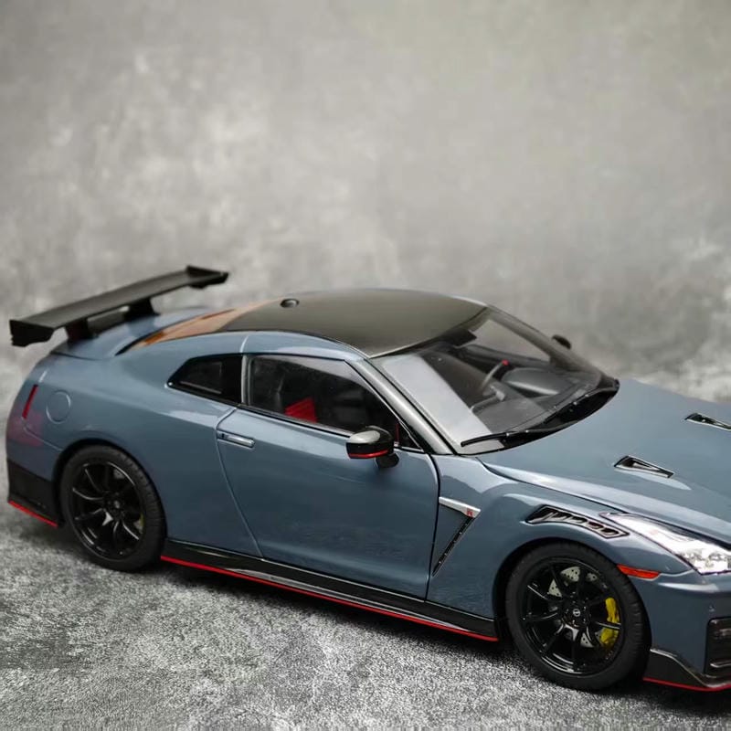 PUADI Nissan GT-R NISMO R35 2022 1:18 Alloy Diecast Model Car