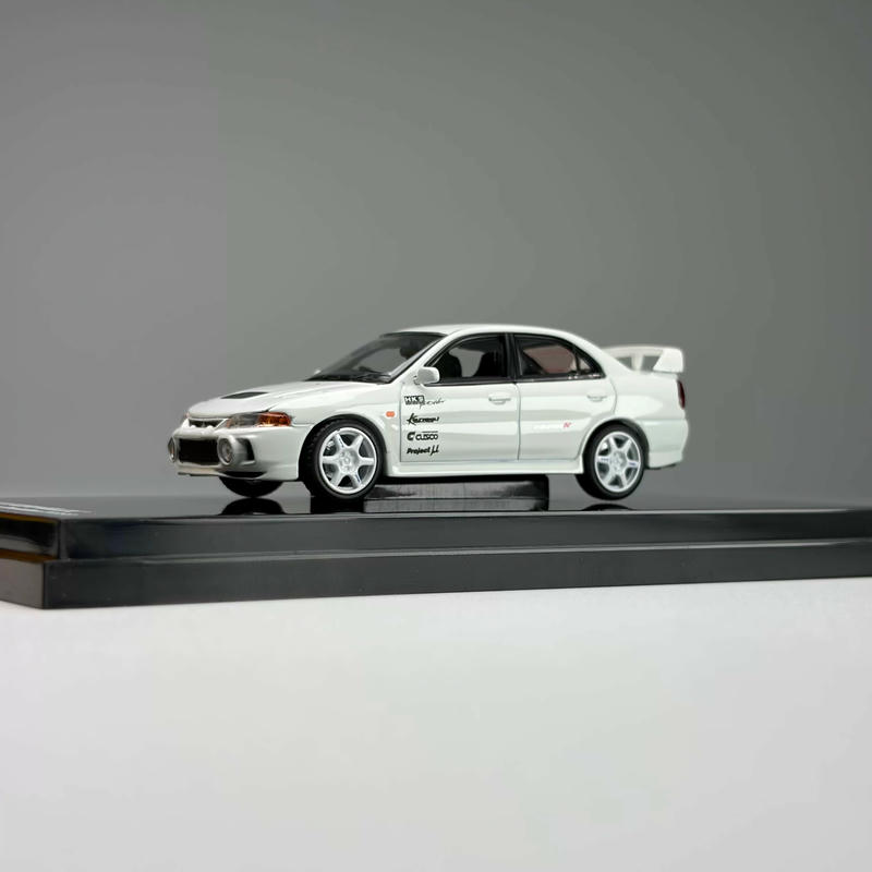 MotorHelix 1:64 Mitsubishi Lancer Evolution IV GSR Diecast Model
