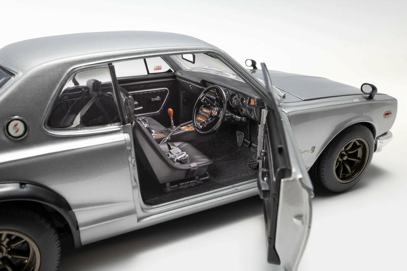 Kyosho Nissan Skyline 2000 GT-R (KPGC10) 1:18 Diecast Model Car