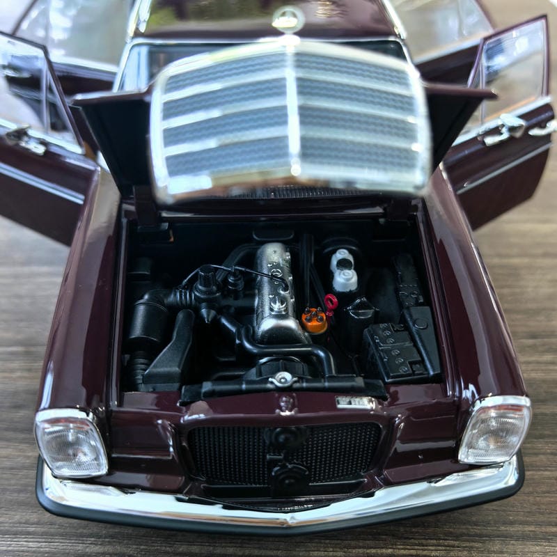 Norev Mercedes-Benz 200 (1968) 1:18 Diecast Model Car