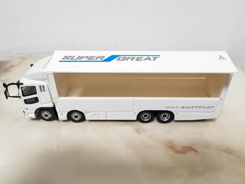 Mitsubishi Fuso Supergreat 1:43 Truck Model