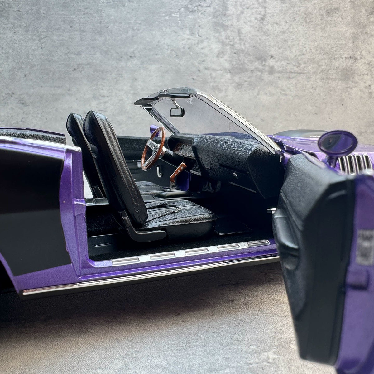 ACME 1:18 1971 Plymouth HEMI Cuda Convertible Diecast Model Car – Classic American Muscle Car Collectible