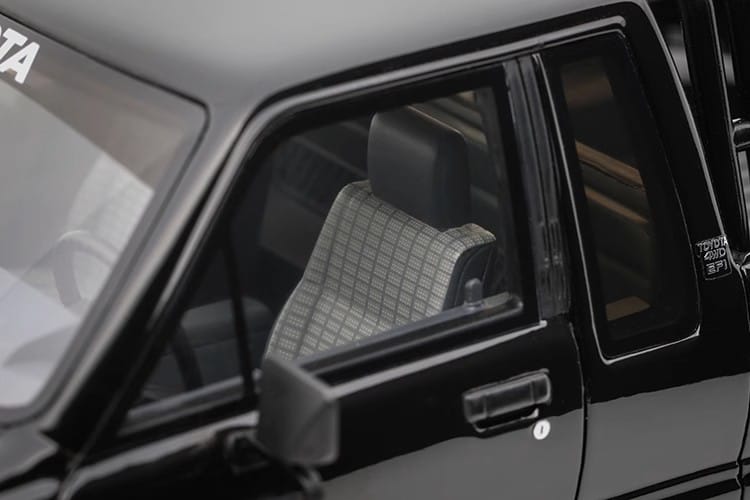 Pre-sale OTTO 1:18 Toyota HILUX SR5 Bright Black Resin Model – Limited Edition of 2,500 Units(OT481