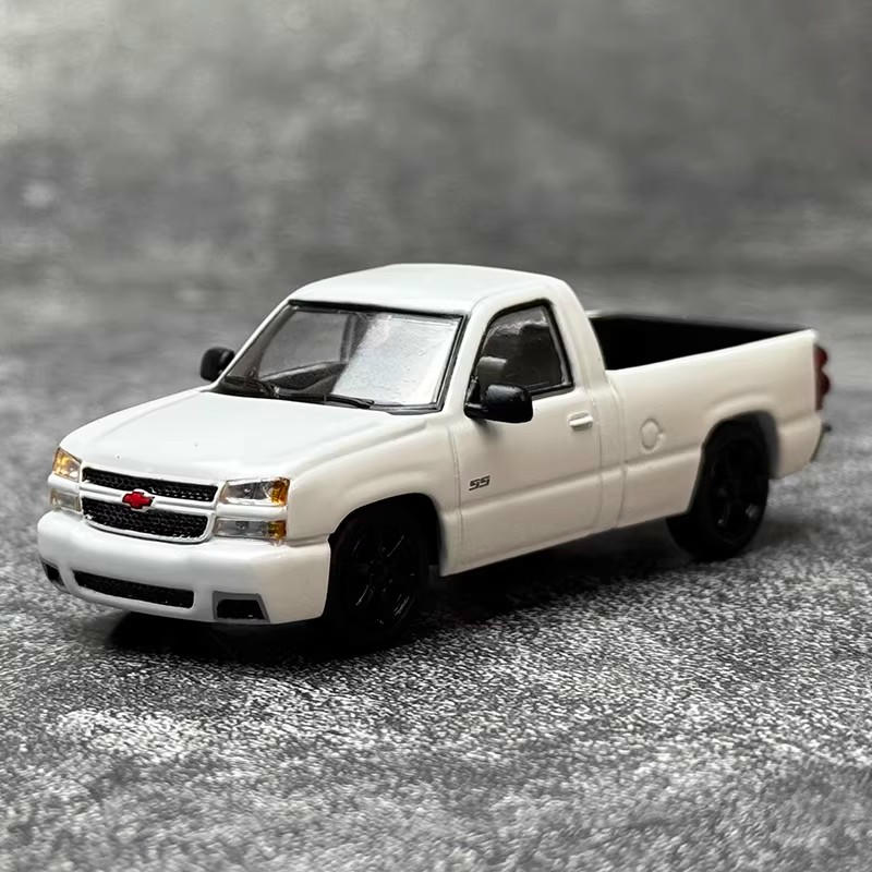 PARA 64 1:64 Chevrolet Silverado 2006 Model