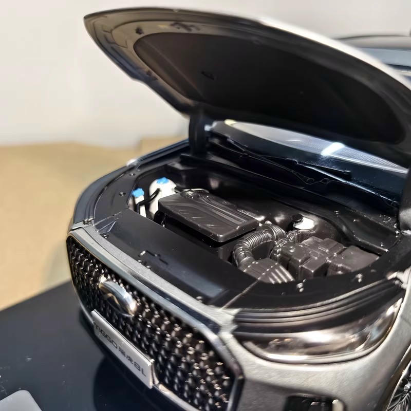 1:18 Chery Tiggo 8L SUV Diecast Model