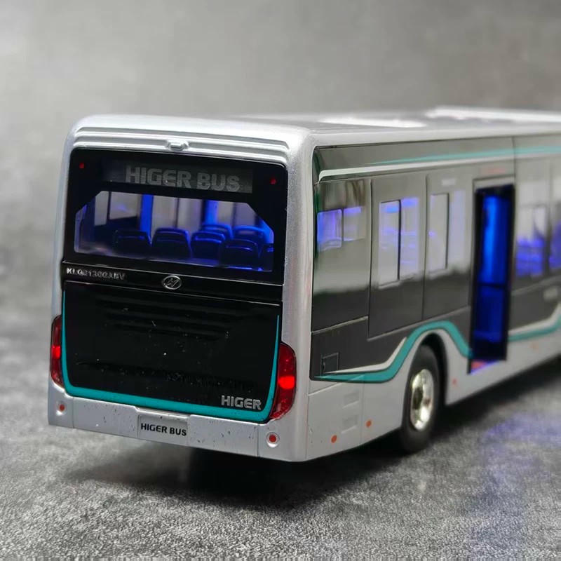 1:42 Higer Azure Bus Alloy Diecast Model with Lights