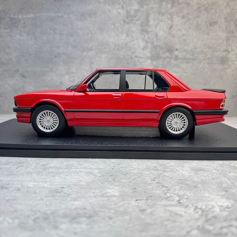 Qriginal 1:18 BMW M5 Resin Collectible Model Car – YX car model