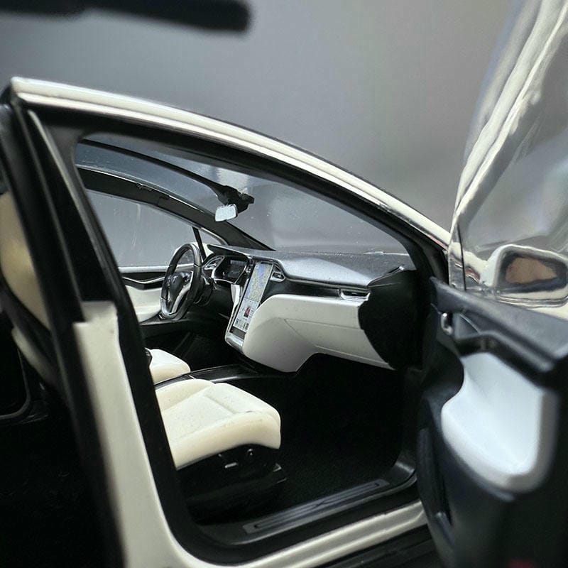 Original 1:18 Tesla Model X – Alloy Diecast SUV