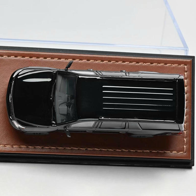 GOC 1:64 Chevrolet Suburban SUV 2015 Diecast Car Model