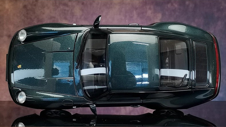 AUTOart 1:18 Porsche 911 (993) Carrera Diecast Car Model